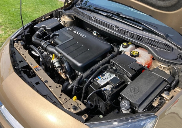 Opel Astra cena 25900 przebieg: 160000, rok produkcji 2013 z Jarocin małe 466